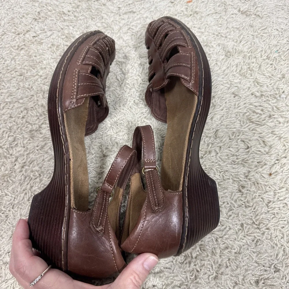 Clarks‎ Wendy River Brown Leather Closed Toe Comfort Shoes Womens 9M Wedge Work